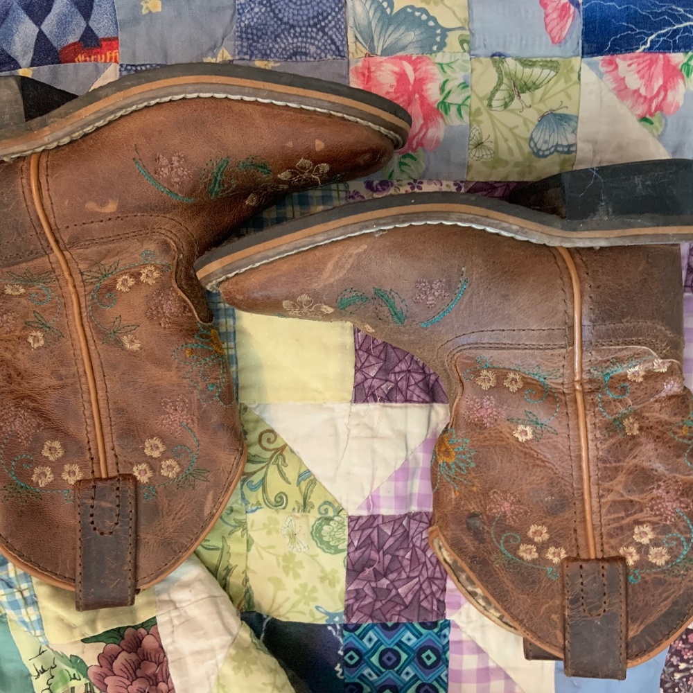 Girl boots 8.5